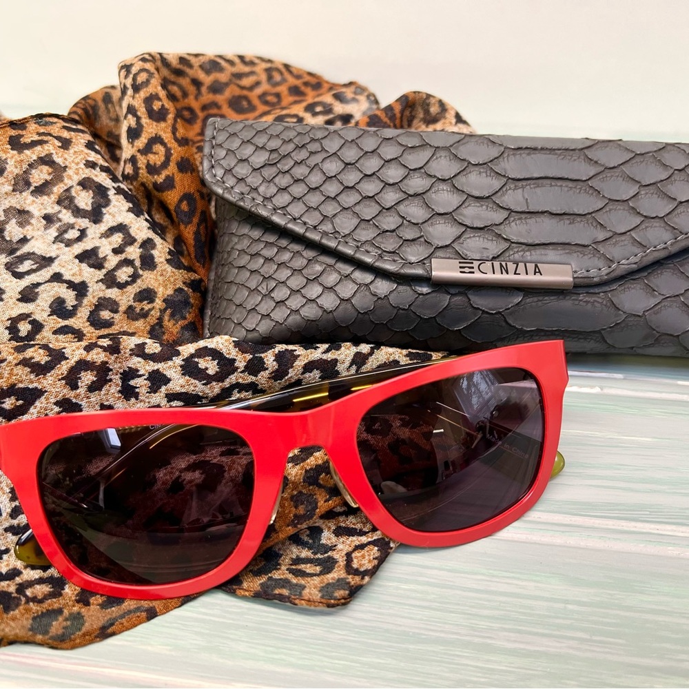 Cinzia Europa Sunglasses With Case